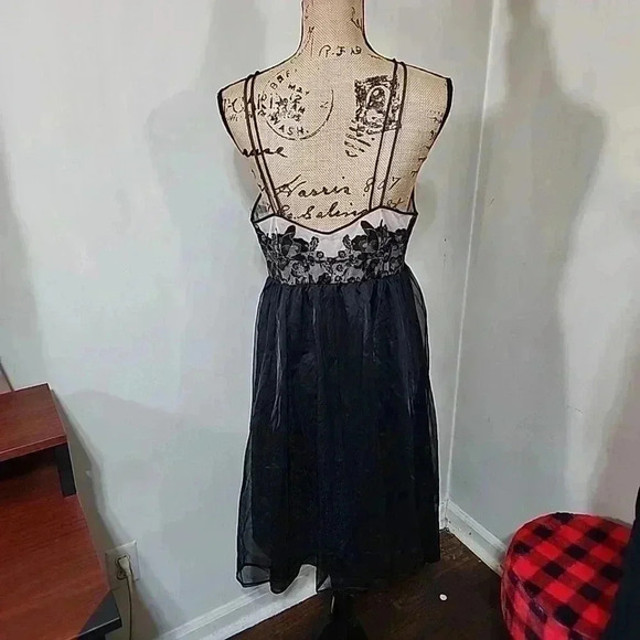 VANITY Fair Lace Slip Tutu dress. Size 38/ Medium - Picture 7 of 11